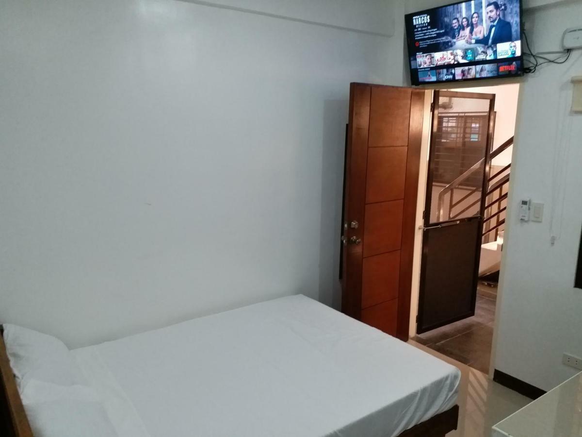 Clark-Pad Inn, Angeles City 외부 사진